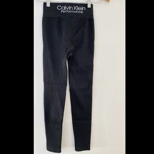 Performance Embrace Super
High Waist 7/8 Leggings